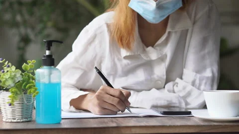 Planner plan and write Schedule Calendar and reminder agenda, work online at hom 库存影片 146115575