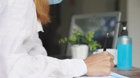 Planner plan and write Schedule Calendar and reminder agenda, work online at hom 库存影片 146115595