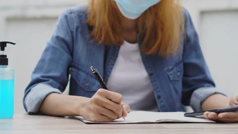 Planner plan and write Schedule Calendar and reminder agenda, work online at hom 库存影片 146155944