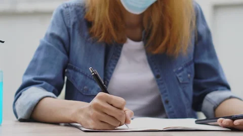 Planner plan and write Schedule Calendar and reminder agenda, work online at hom 库存影片 146156055