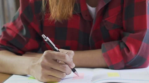 Planner plan and write Schedule Calendar and reminder agenda, work online at hom 库存影片 146156057