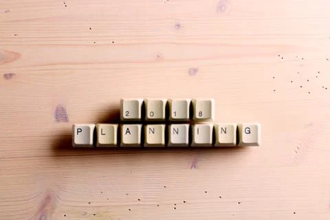 Planning 2018 new year on computer keyboard keys buttons on a wooden background Foto stock
