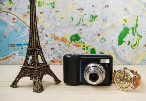 Planning a vacation, trip with map. Camera, clock, Eiffel tower Foto stock