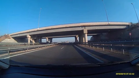 Plano subjetivo conduciendo bajo los puentes en un cruce de autopista Stock Footage