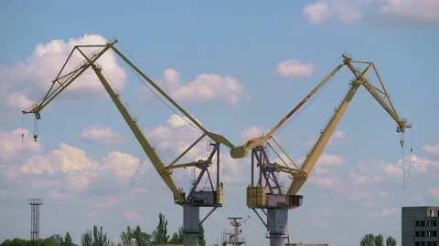 A plant with large cranes on a background of clouds. Modern cranes Stock Footage 133354166