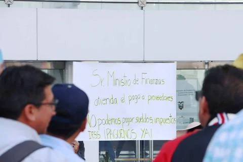  PLANTON PROVEEDORES IMPAGOS MINISTERIO FINANZAS Quito, viernes 10 de novi... Stock Photos