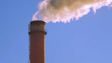 Plant's pipe releases large clouds of smoke and chemicals into the atmosphere 스톡 동영상 145842989