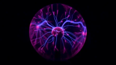 Plasma ball with high voltage lightning attracted to fingers Vidéo 140873898