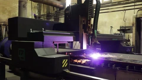 Plasma machine cuts thick metal. Stock Footage 141561247