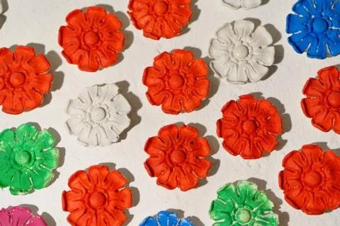 Plaster rosette, stucco in the form of flowers, leaves and flowers. backrou.. Foto stock