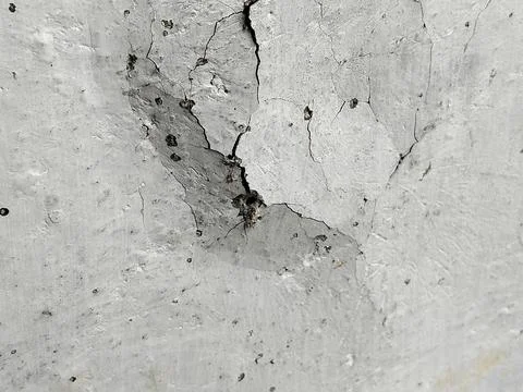 The plaster surface of the wall is starting to crack. Photos