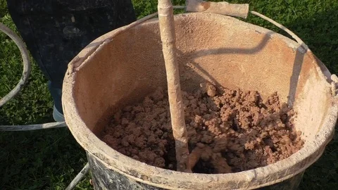 Plasterer preparing plaster close up Vídeos de archivo 69904209
