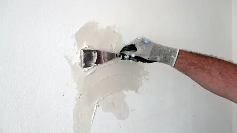 Plasterer puttying holes in the wall Video stock 194349815