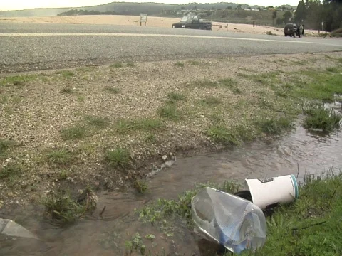 Plastic bag floating in polluted stream Video stock 609731