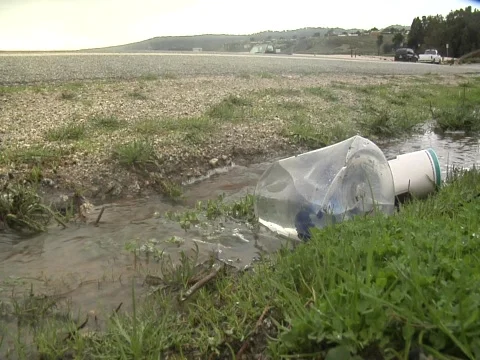 Plastic bag floating in run off. Video stock 609737