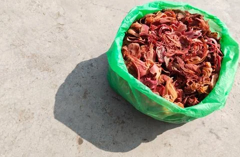 Plastic bag full of mace masala. close-up of Organic mace (Myristica fragra.. Fotos de archivo