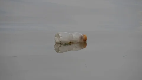 Plastic bottle floating in water. 4K Ultra HD Video stock 107137557
