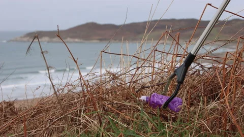 Plastic bottle litter on Woolacombe beach in Devon, UK Stock Footage 170307602