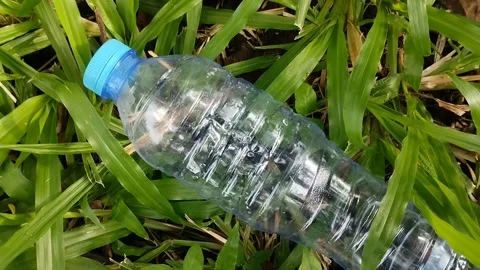Plastic bottle waste that is carelessly thrown away in nature Stockbeeldmateriaal 310290973