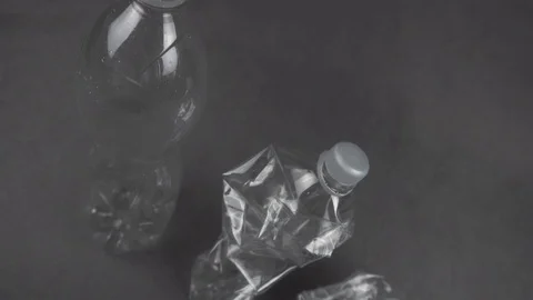 Plastic bottles on gray background Vidéo 116571290