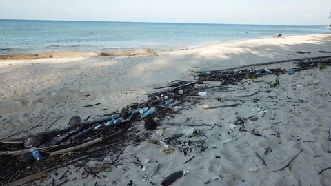 Plastic bottles pollute beach 스톡 동영상 91197037