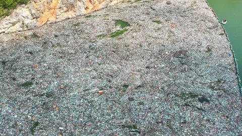Plastic bottles in a polluted river water Video stock 91942770