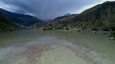 Plastic bottles in a polluted river water. Miscellaneous garbage in a mountain Vídeos de archivo 112533118