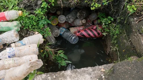 Plastic bottles pollution water source Indonesia 库存影片 88096362