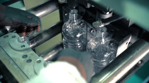 Plastic bottles for purified drinking water before inflating and after Vidéo 149603974
