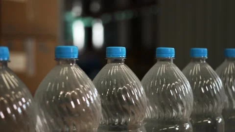 Plastic bottles with water, ride one after another in a row on a conveyor belt Stock-Footage 161828478