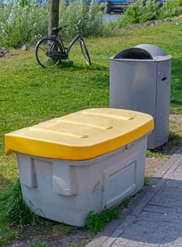 Plastic Box Litter Bin Stock-Fotos
