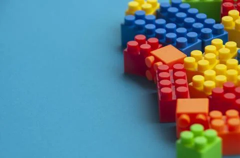 Plastic building blocks on blue background. Educational concept Foto stock