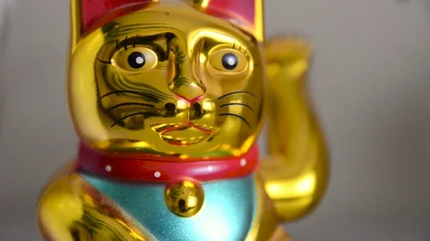 Plastic cat waves it's hand for luck 스톡 동영상 70833742