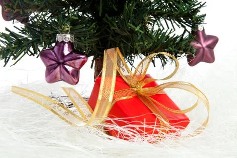 Plastic christmas tree with red present Foto stock