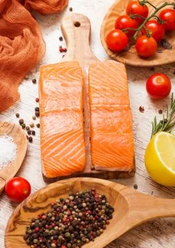 Plastic container with fresh salmon slice with pepper tomatoes and lemon Stock Photos