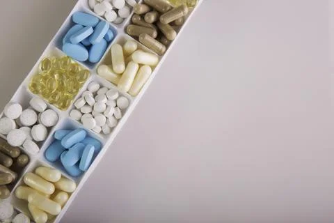 Plastic container with pills on white background Stock-Fotos