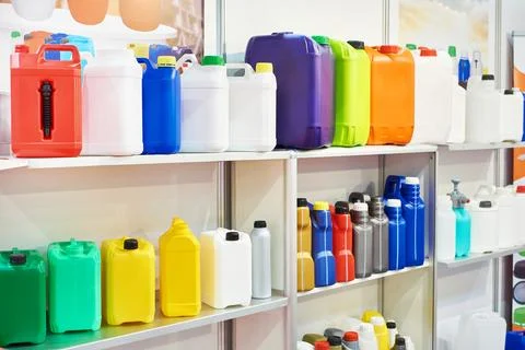 Plastic containers for liquid in store Stock Photos