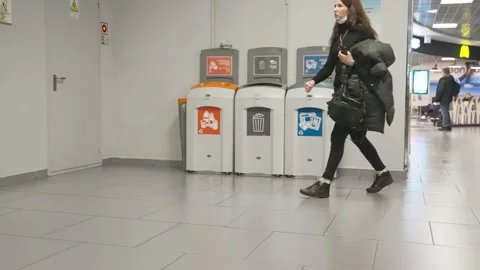 Plastic containers for separate waste sorting. Stockbeeldmateriaal 175909482