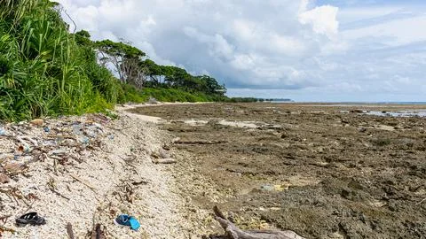 Plastic debris present in beach, largest fish landing center of the islands, Stock-Fotos