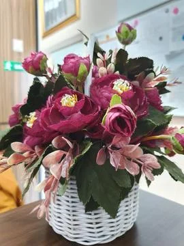 Plastic flower on the table Foto stock