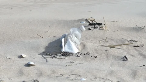 Plastic foil pollution in beach sand Stock-Footage 121670558