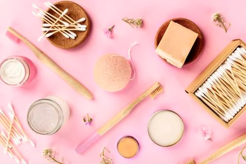 Plastic-free, zero waste cosmetics, flat lay on a pink background. Bamboo 스톡 사진
