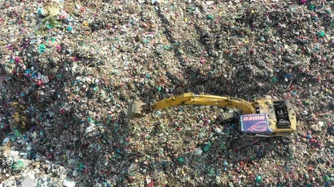 Plastic garbage dumped at landfill Vídeos de archivo 108712614
