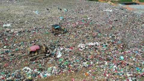 Plastic garbage dumped at landfill Vídeo Stock 112768732