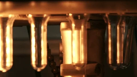 Plastic material for pet bottle production. Special equipment. Vídeos de archivo 73834705