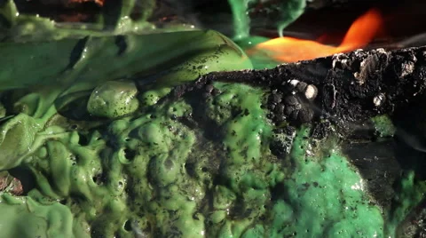 Plastic melting and burning in fire Vídeo Stock 57272083
