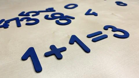Plastic numbers and figures for the development of the child's intelligence Foto stock