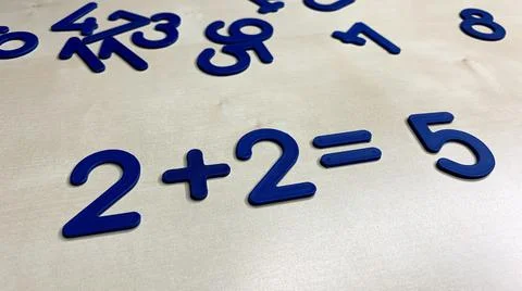 Plastic numbers and figures for the development of the child's intelligence Foto stock