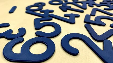Plastic numbers and figures for the development of the child's intelligence Foto stock