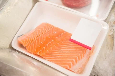 Plastic packed slice of salmon fish on shelf in supermarket Stock-Fotos